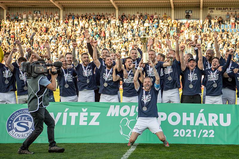 Finále českého fotbalového poháru MOL Cupu: 1. FC Slovácko - Sparta Praha, 18. května 2022 v Uherském Hradišti. Fotbalisté Slovácka slaví první velkou trofej.