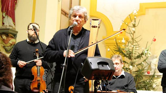 Jiří Pavlica s Hradišťanem odehráli v sobotu 6. ledna ve Vlčnově Vánoční koncert.