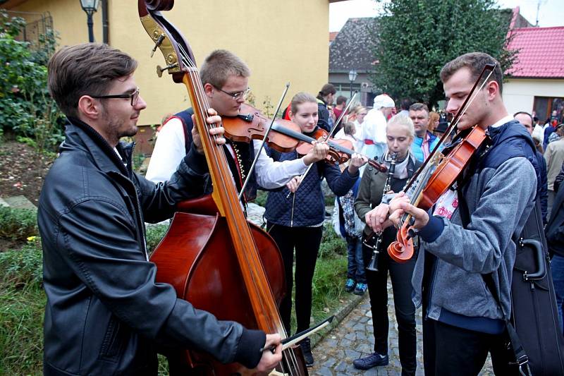 Na Modré se v sobotu uskutečnil 20. ročník Modřanského vinobraní. A stál za to.