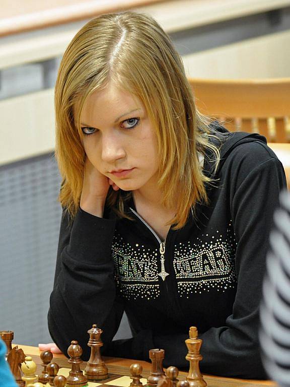 Začal i turnaj žen, postup do semifinále si zajistila i 14–letá staroměstská šachistka Lenka Blechová 
