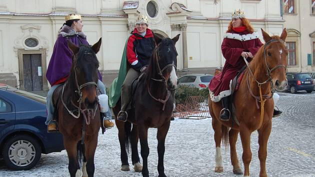 Kašpar, Melichar a Baltazar v sedlech.