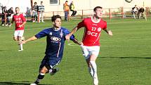 Fotbalisté Uherského Brodu (v červených dresech) podlehli v 10. kole MSFL vedoucí Líšni 0:4.