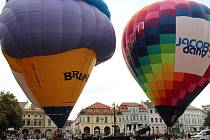 V pátek brzo ráno vzlétaly horkovzdušné balóny pro veřejnost také z několika míst Uherského Hradiště. Jedním z nich bylo i Masarykovo náměstí.