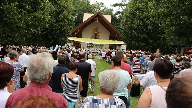 V pondělí 6. července sloužil svou první mši svatou na Svatém Antonínku Lhoťan Vojtěch Radoch.