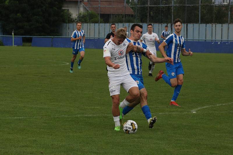 Fotbalisté Slovácka B (bílé dresy) ve 4. kole MSFL deklasovali Vítkovice 6:0.