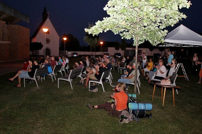  XI. ročník hudebního festivalu Šroubek se uskutečnil u ohradní zdi s nikami a osmi světci.