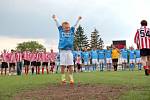 Poslední penaltu Matýsek Rachůnek proměnil a rozhodl tak o vítězství Rachna teamu. Stadionem opět znělo: Rachna kachna, to to letělo.