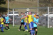 Fotbalisté Polešovic (modré dresy) ve 12. kole krajské I. B třídy skupiny C přehráli Buchlovice 3:0.