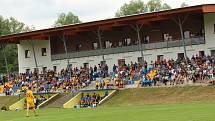 Fotbalisté Slovácka (v modrých dresech) porazili na hřišti ve Strání slovenskou Skalici 1:0.