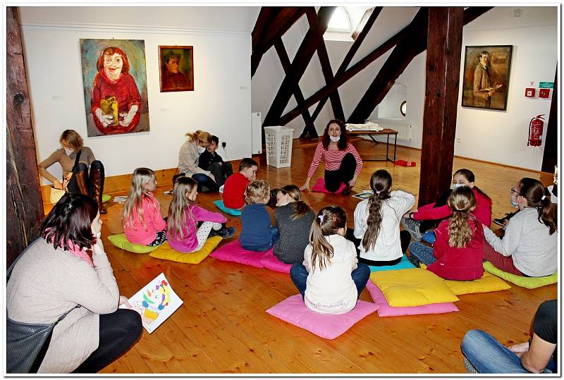 Při nedělním rodinném programu v Galerii Slováckého muzea se děti se svými rodiči dozvěděli mnoho zajímavého o portrétu.