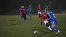 Fotbalisté Uherského Brodu (červené dresy) v přípravném zápase podlehli dorostu Baníku Ostrava 0:7.