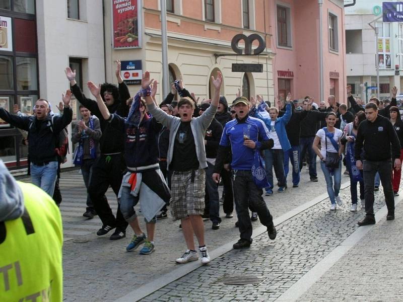 Fanoušci Sigmy a policejní dohled v Uherském Hradišti