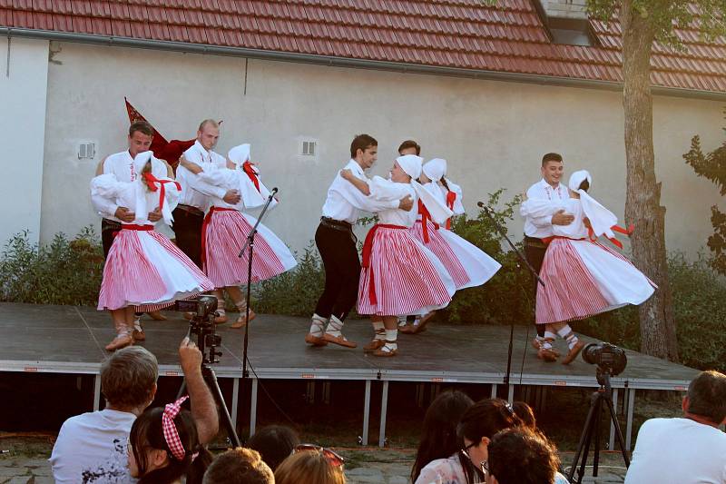 Písně, tance a hudba uchvátily v sobotu návštěvníky babického Mýtinkafestu.