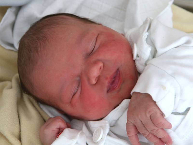 MIA PETŘVALDSKÁ, 28.3.2019, 3480 g, 50 cm, Zlín