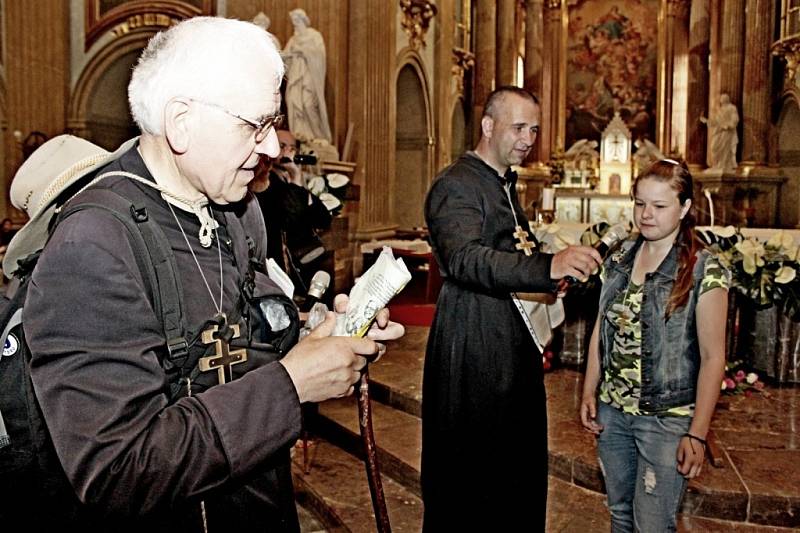 Desítky kilometrů měli za sebou věřící poutníci, kteří dorazili v sobotu dopoledne na Velehrad.