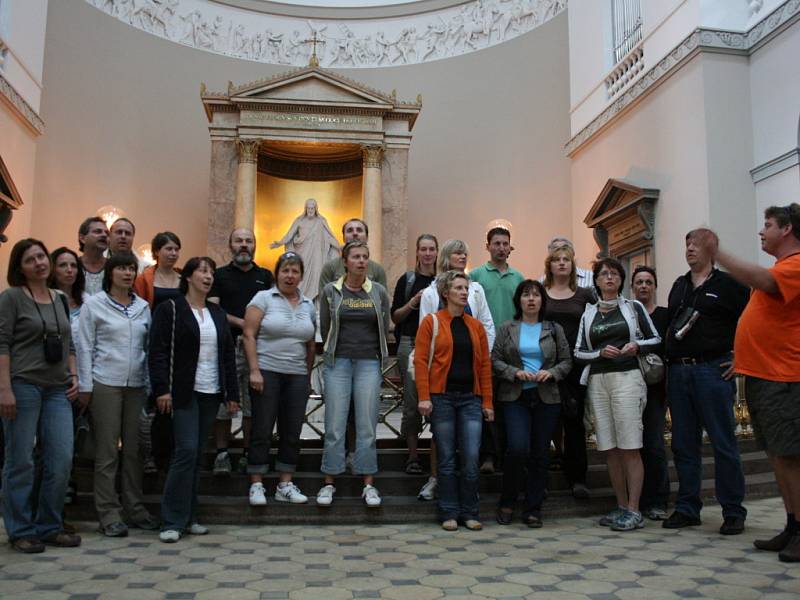 Sboristé ze Slovácka v Dánsku zkoušeli akustiku tamních kostelů