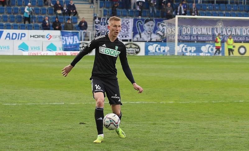 Fotbalisté Slovácka (bílé dresy) ve 28. kole FORTUNA:LIGY zdolali poslední Karvinou 3:1.