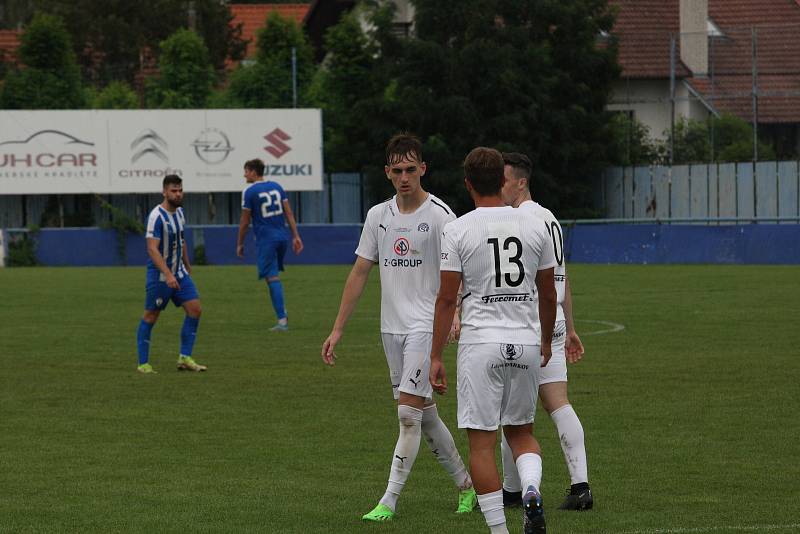 Fotbalisté Slovácka B (bílé dresy) ve 4. kole MSFL deklasovali Vítkovice 6:0.