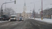 Slovácko v pondělí 28. ledna ráno zasáhla vydatná sněhová nadílka. Po celé ráno komplikovala především dopravu.