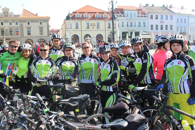 Kolem jednoho tisíce cyklistů se 30. dubna vydalo na výlet po šesti připravených stezkách Slovácka.