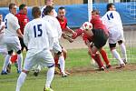 Fotbalisté Březolup (v červeném) proti Ostrožské Nové Vsi. 