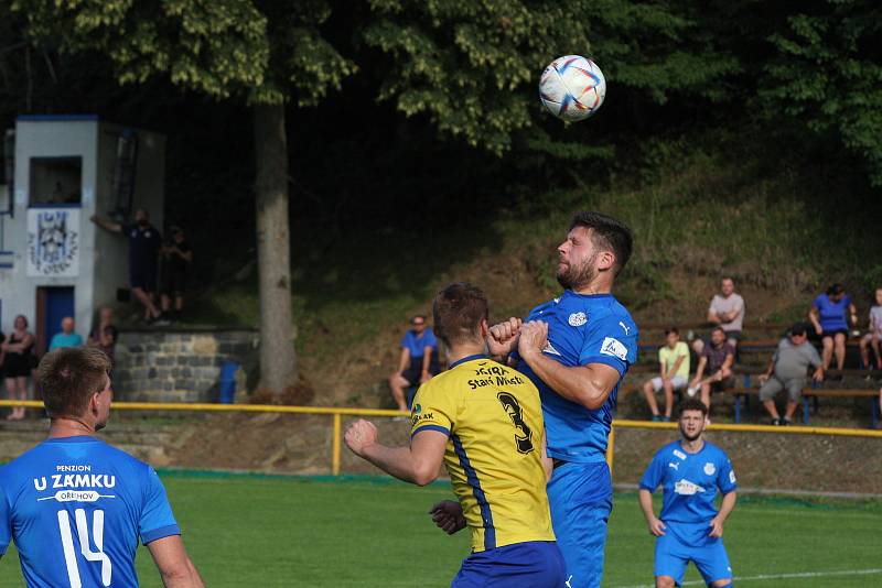 Fotbalisté Starého Města (žluté dresy) zdolali ve šlágru 4. kola I. B třídy sk. C domácí Ořechov 4:0.