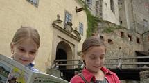 Děti a jejich dospělí pomocníci představili svůj časopis Buchlover na hradě Buchlově. 