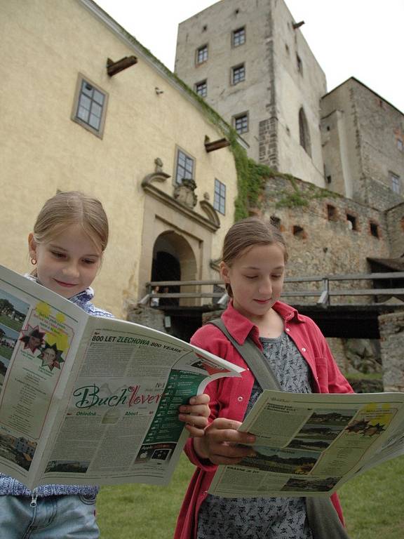 Děti a jejich dospělí pomocníci představili svůj časopis Buchlover na hradě Buchlově. 