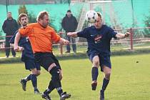 Brodští orli (ve světlém) zdolali po trefách Jahody a Jančáře Komňu 2:0.