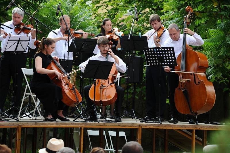 V Galerii slováckého muzea hrál Slovácký komorní orchestr a F–dur Jazzband. 