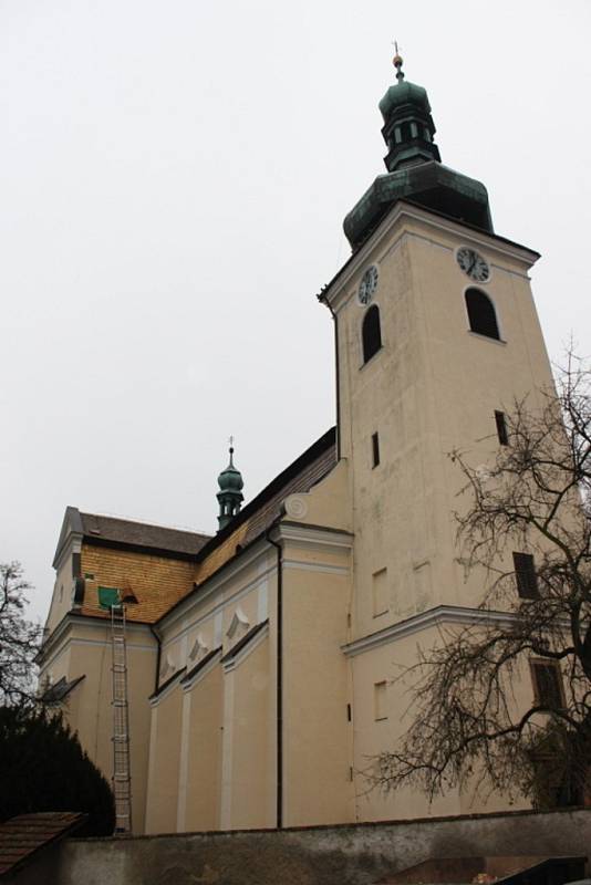 Kostel sv. Martina v Buchlovicích měl v neděli dveře otevřeny dokořán.