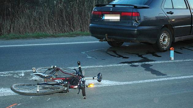 Po srážce s osobním autem zahynul cyklista - Hodonínský deník