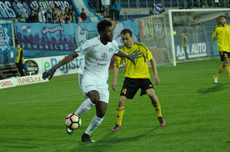 1. FC Slovácko - MFK Karviná (ve žlutém)