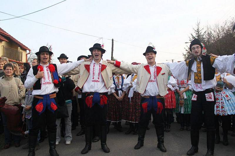 V ulicích Kudlovic se zpívalo i tancovalo.