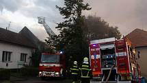 V Brodě-Havřicích nakonec požár nadělal škodu na objektu rodinného domu okolo pěti milionů korun.