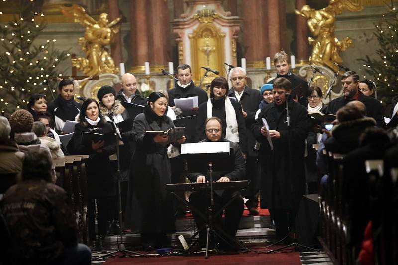 Vánoční charitativní koncert  Diakonie v  kostele  sv. Františka Xaverského v Uherském Hradišti.  Sbor Svatopluk.