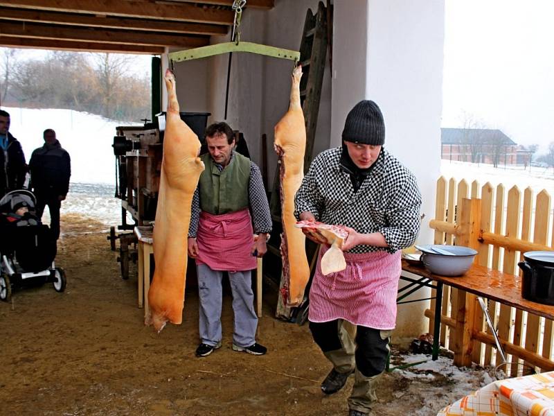 První akce letošního roku přilákala v sobotu stovky lidí do Muzea v přírodě Rochus na slováckou zabijačku a za masopustními tradicemi.