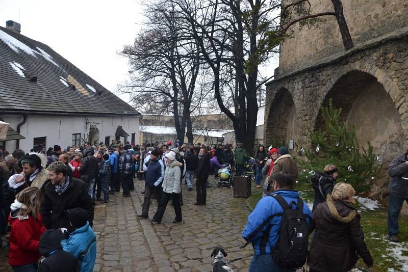 Živý Betlém na Buchlově předvedli přátelé hradu z různých koutů Moravy.