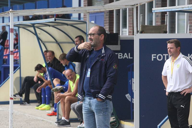 Fotbalisté Kunovice doma prohráli s Nivnicí 0:2. Hosty poprvé vedl nový hlavní trenér Pavel Barcuch.