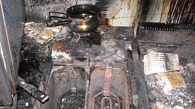 Požár zničil vybavení hotelové kuchyně.