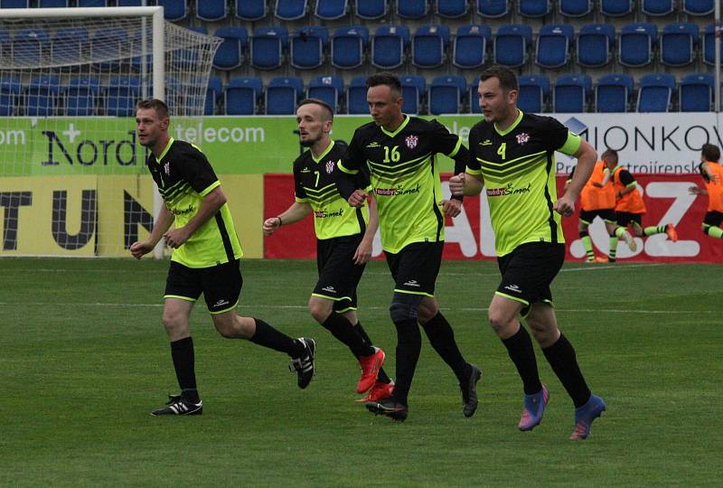 Fotbalisté Jalubí (žlutočerné dresy) zdolali ve finále Poháru OFS Jarošovský pivovar Stříbrnice 7:1. Utkání na stadionu ligového Slovácka sledovalo 1234 diváků.