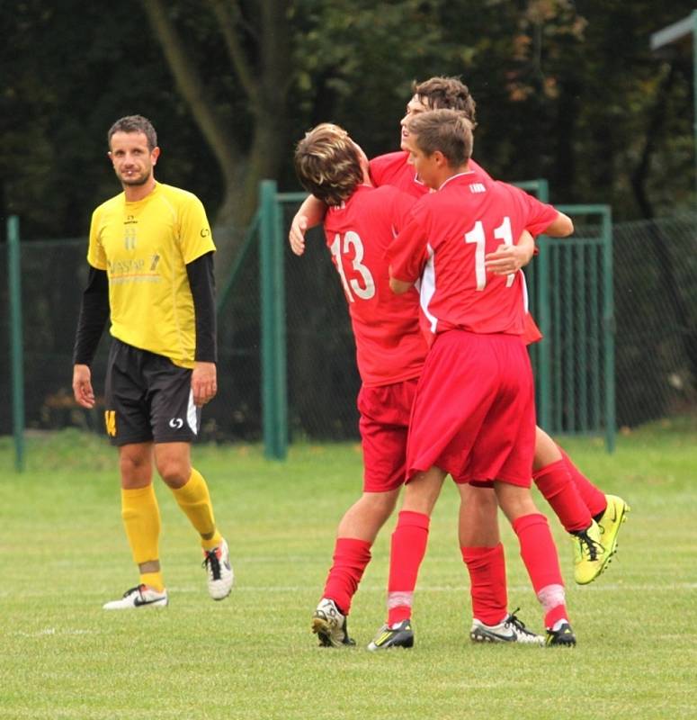 I.B třída: Ostrožská Lhota (v červeném) - Strání 1:3 (1:2).