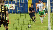 Fotbalisté Slovácka (v modrých dresech) porazili na hřišti ve Strání slovenskou Skalici 1:0.