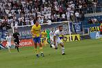 Fotbalisté Slovácka (v bílých dresech) v derby přemohli Zlín 1:0