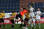 Fotbalistky Slovácka (v bílých dresech) na Městském stadionu Miroslava Valenty zdolaly Horní Heršpice 2:1.