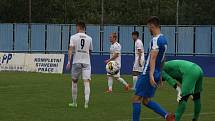 Fotbalisté Slovácka B (bílé dresy) ve 4. kole MSFL deklasovali Vítkovice 6:0.