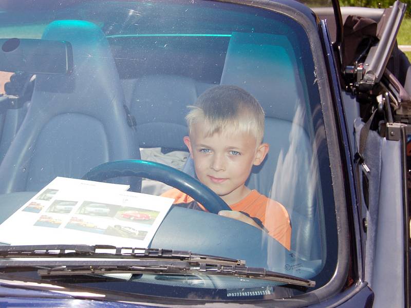 Marianek Janča si vyzkoušel řídit porsche.