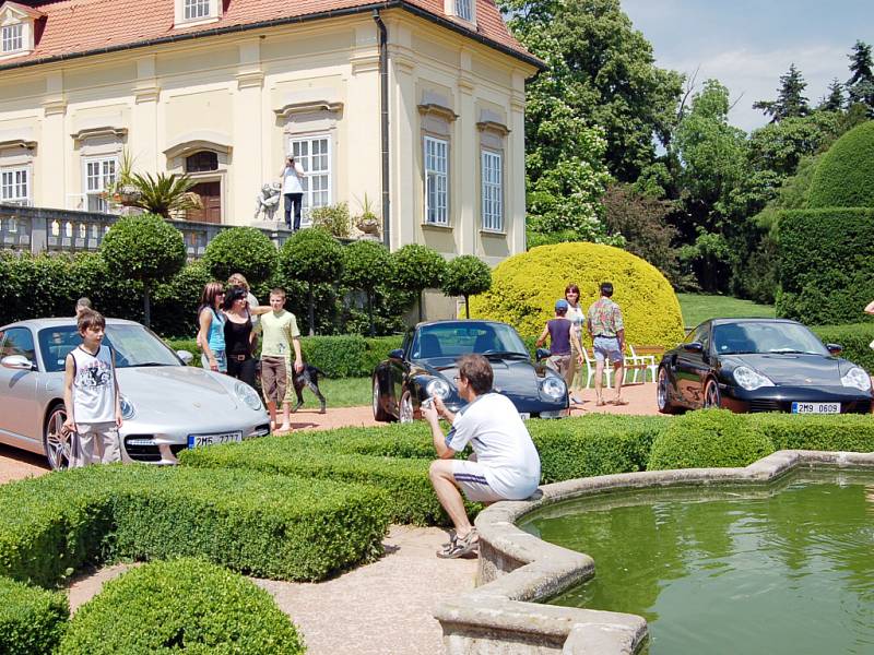 Porsche Club České republiky se představil na zámku v Buchlovicích.