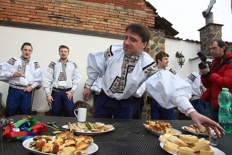 Velikonoční obchůzka Vlčnovského krále Šimona Pešla a královské družiny ve Vlčnově.