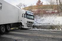  K dopravní nehodě, která několik hodin blokovala silnici mezi Polichnem a Uherským Brodem dopravní nehoda, ke které tam došlo v pátek 4. ledna krátce po půl deváté ráno.